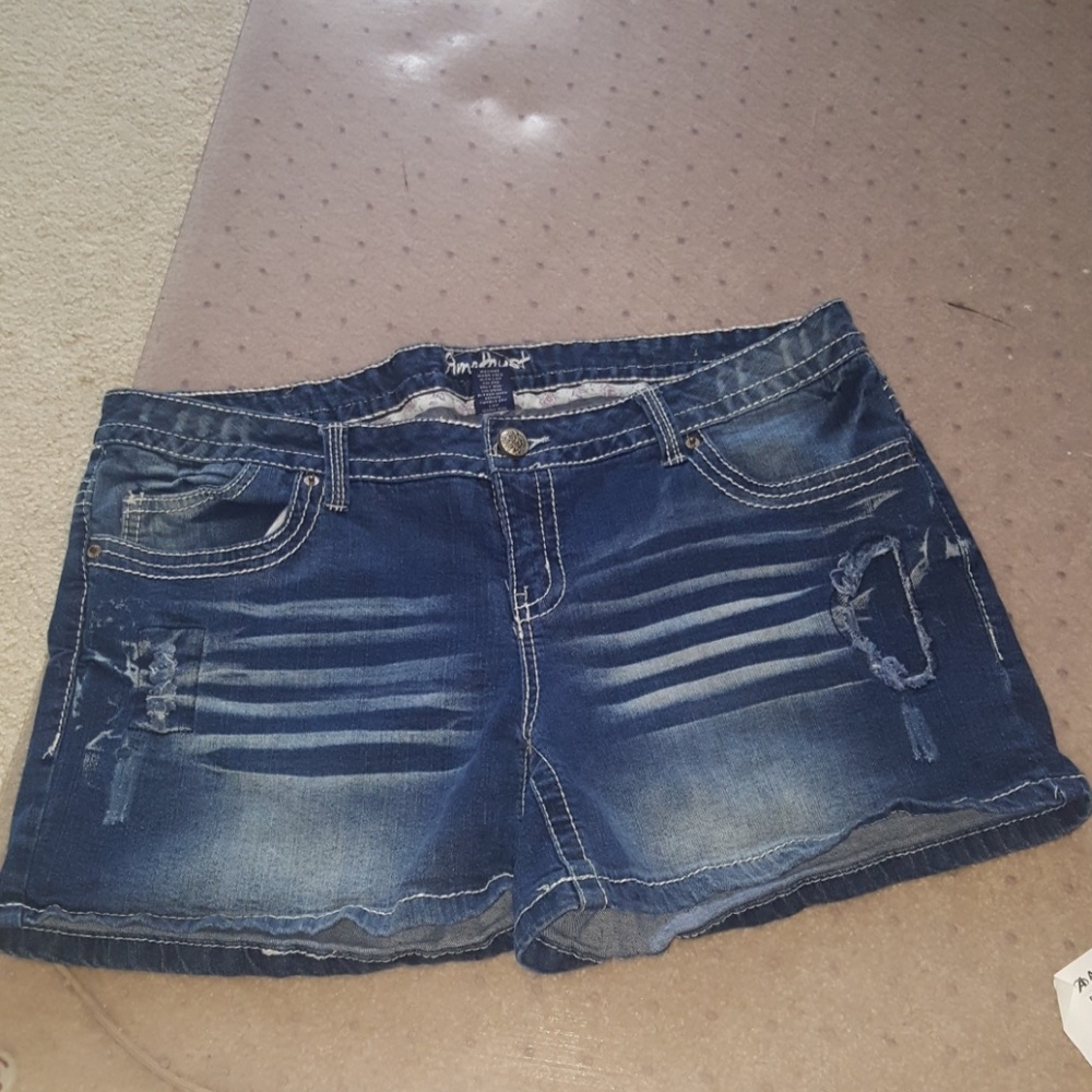 Women's amethyst shorts